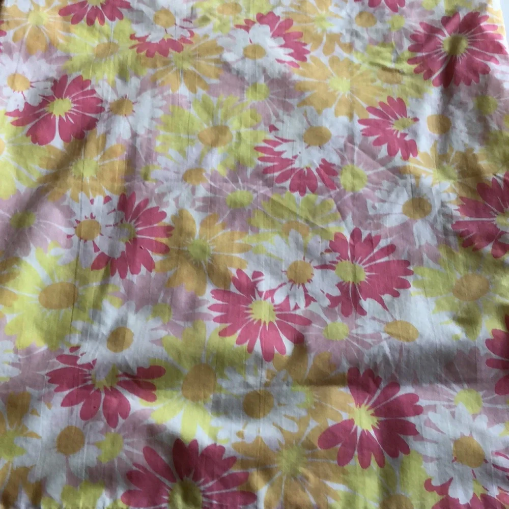 Pequot Floral Pillowcase Set 1970s Pink and Yellow Daisies Pequot Pillowcase